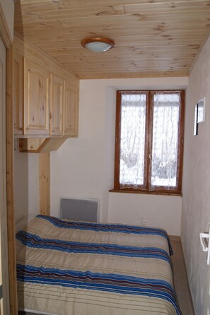 1 camera, ferro/asse da stiro, Wi-Fi, lenzuola