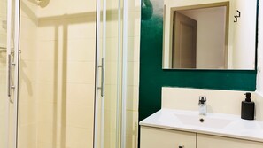 Hair dryer, towels - Juni - Air-conditioned & Balcony (Brignoles)