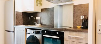 Juni - Air-conditioned & Balcony