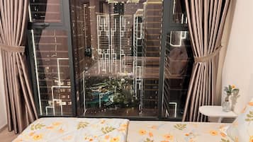 浪漫公寓, 陽台, 泳池景觀 | 書桌、筆電工作空間、熨斗/熨衣板、免費無線上網