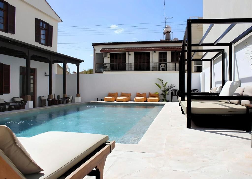 Deluxe-dobbeltværelse - balkon - udsigt til have | Pool | Udendørs pool