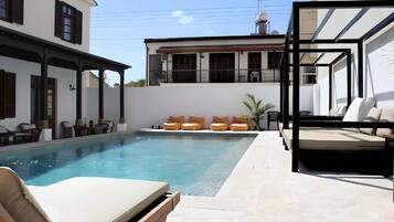 Deluxe-dobbeltværelse - balkon - udsigt til have | Pool | Udendørs pool