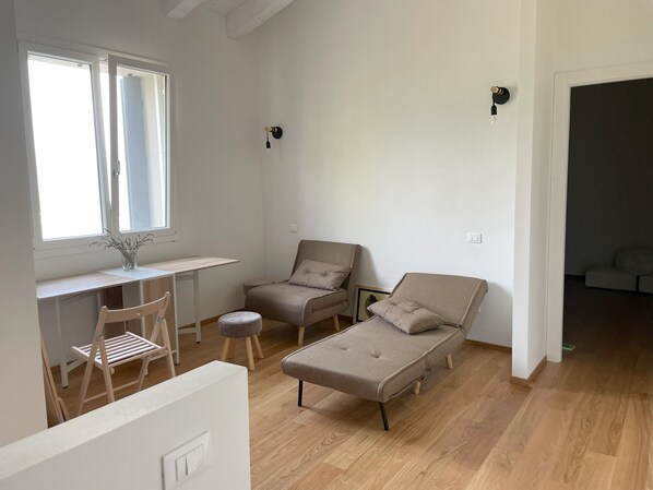 Televisión y chimenea 