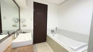 Suite | Baño | Ducha y cabezal de ducha tipo lluvia