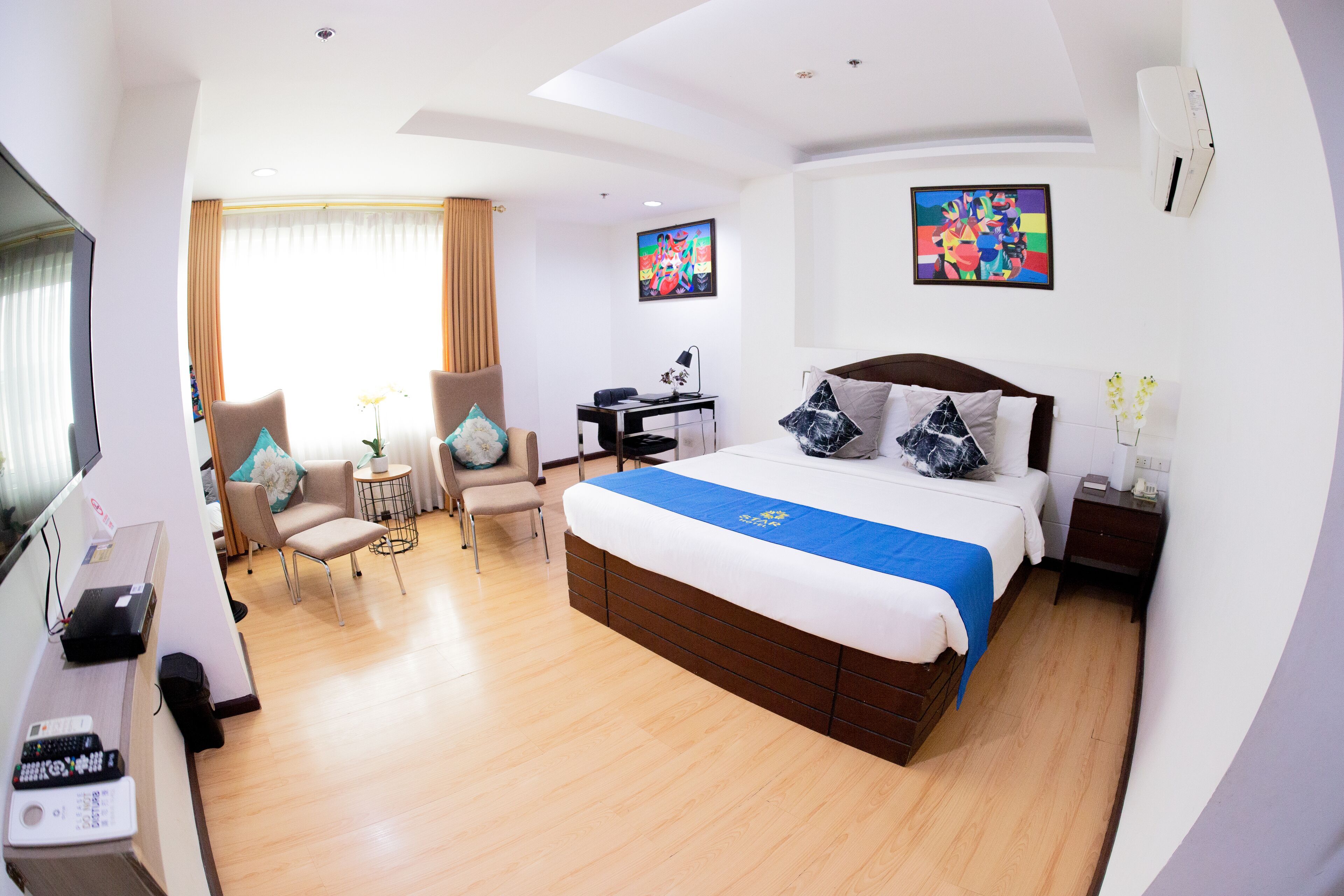 Desk, laptop workspace, soundproofing, free WiFi