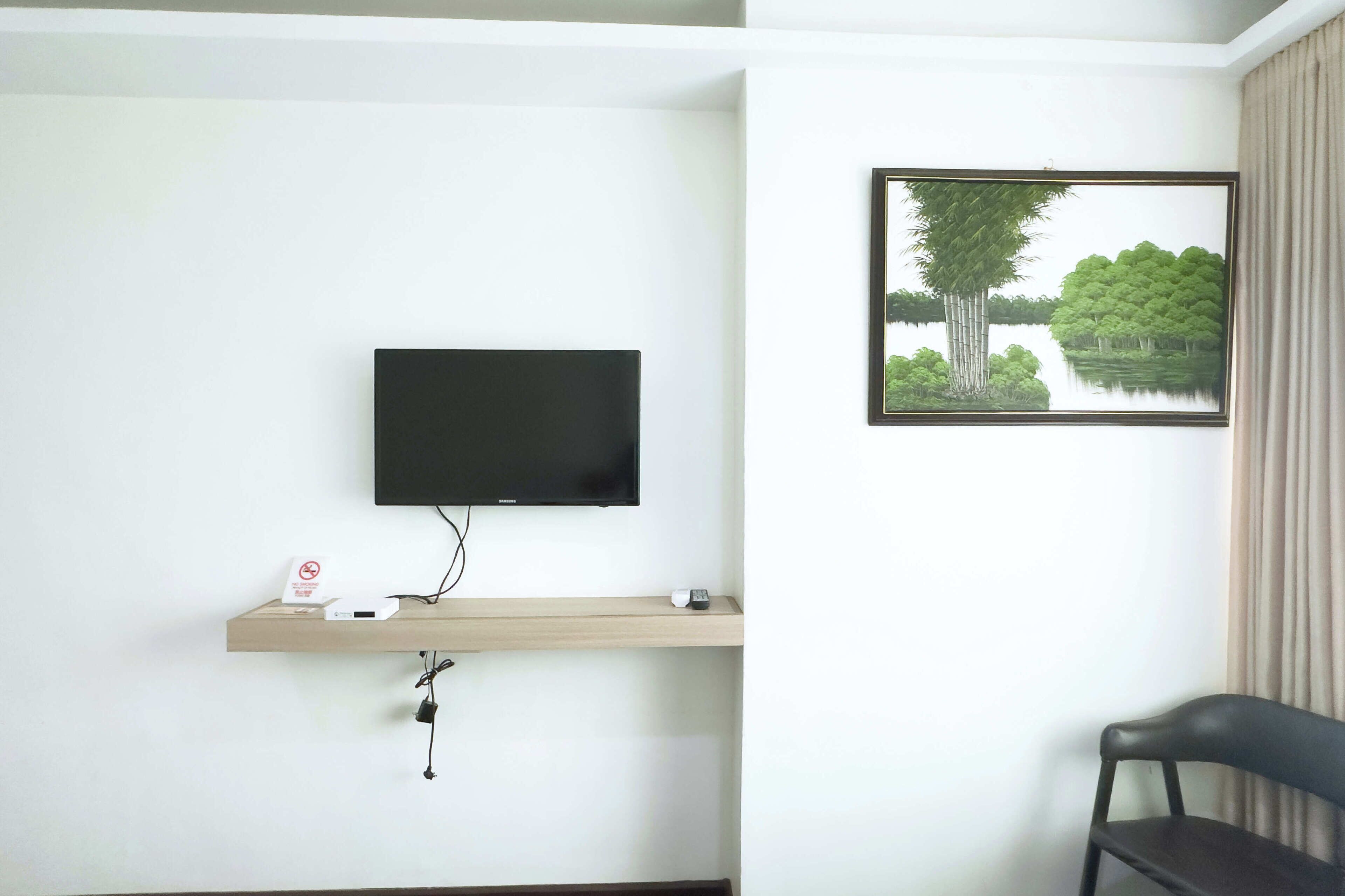 Escritorio, camas plegables/adicionales y ropa de cama 