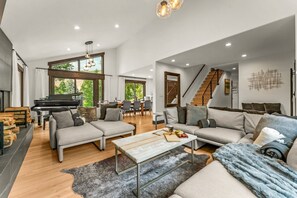 Smart TV, fireplace, stereo, offices