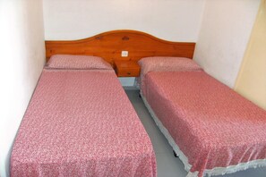 Iron/ironing board - Apartment in Estartit near sea beach (Estartit)