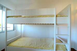 2 bedrooms, iron/ironing board, free WiFi