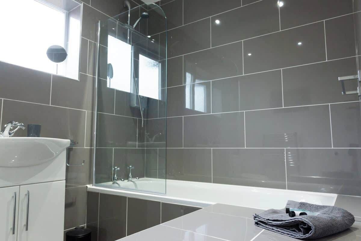 Shower, hair dryer, towels, shampoo