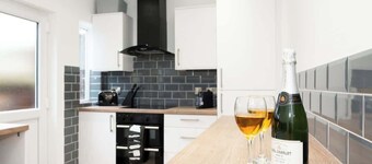 2 Bed Town Centre House with Parking in Tamworth