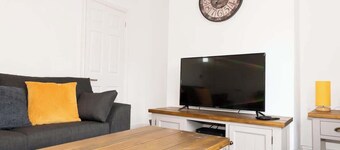 2 Bed Town Centre House with Parking in Tamworth
