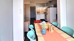 A compact living space with a dining area, kitchenette, and a separate sleeping area. - "L'Océane" Studio sea view-climate-wifi-parking (La Ciotat)