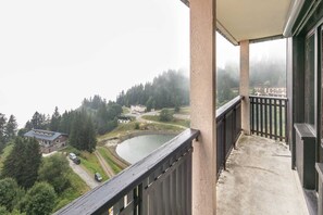 Property grounds - Valley-view apartment in Chamrousse (Chamrousse)