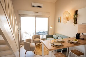 Dining - Renovated T3 close to beaches - terrace (Sète)