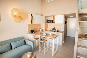 Interior - Renovated T3 close to beaches - terrace (Sète)