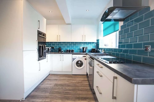 3 Bed Town Centre House with Parking in Tamworth