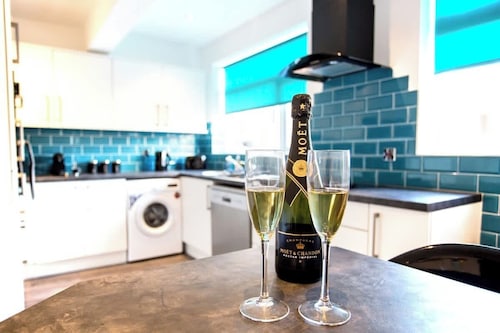 3 Bed Town Centre House with Parking in Tamworth