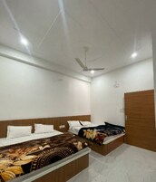 Camas plegables/adicionales y ropa de cama 