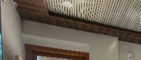 Deluxe Room | Rollaway beds, bed sheets