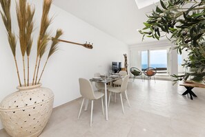 Dining - Ocean Confort (PB) by Escape Home (Arrieta)