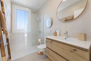 Shower, towels