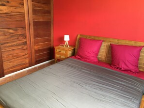 Ferros/tábuas de passar roupa, Wi-Fi, roupa de cama