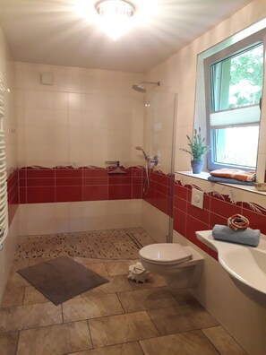 Hair dryer, towels, soap, toilet paper - Interesting vacation home by the lake and forest, Uckermark, Lychen the town of 7 lakes (Lychen)