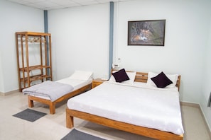 Laptop workspace, free WiFi - Maya Farm Stay (Ghatanji)