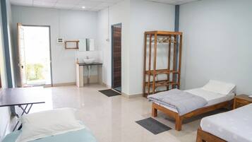 Phòng đôi hoặc 2 giường đơn Deluxe, quang cảnh vườn | Khu vực làm việc phù hợp cho laptop