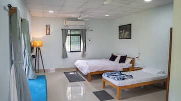 Dobbelt- eller tomannsrom – deluxe, hageutsikt | Skrivebord for bærbar PC og wi-fi (inkludert)