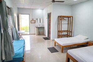 Quarto casal ou duplo luxo, vista para o jardim | Espaço de trabalho para notebook, Wi-Fi de cortesia