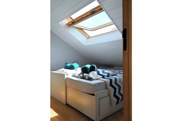 3 bedrooms, iron/ironing board, travel cot, free WiFi