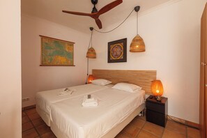 1 habitación, tabla de planchar con plancha, wifi gratis y ropa de cama 