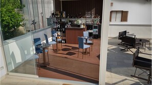 Bar (en el alojamiento)