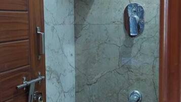 Deluxe Double Room | Bathroom | Shower, free toiletries, towels, soap