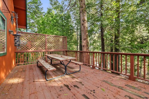 Cedar Cabin Riverfront Retreat with Deck & Breathtaking Views