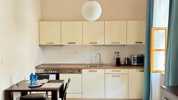 Classic Studio | In-room safe, blackout curtains, soundproofing, iron/ironing board