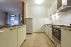 Appartement Familial, balcon, vue cour intérieure | Cuisine privée
