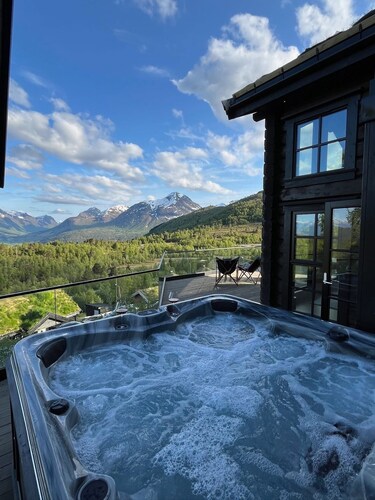 Exclusive Fjord Lodge with Jacuzzi & Epic Views