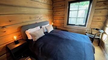 6 bedrooms, iron/ironing board, WiFi, bed sheets