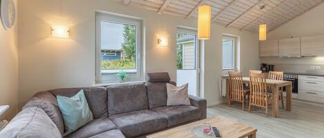 Fernseher, Kamin, Stereoanlage