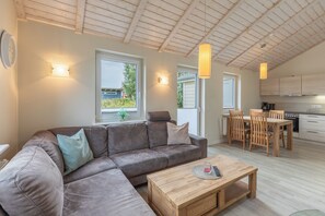 Fernseher, Kamin, Stereoanlage