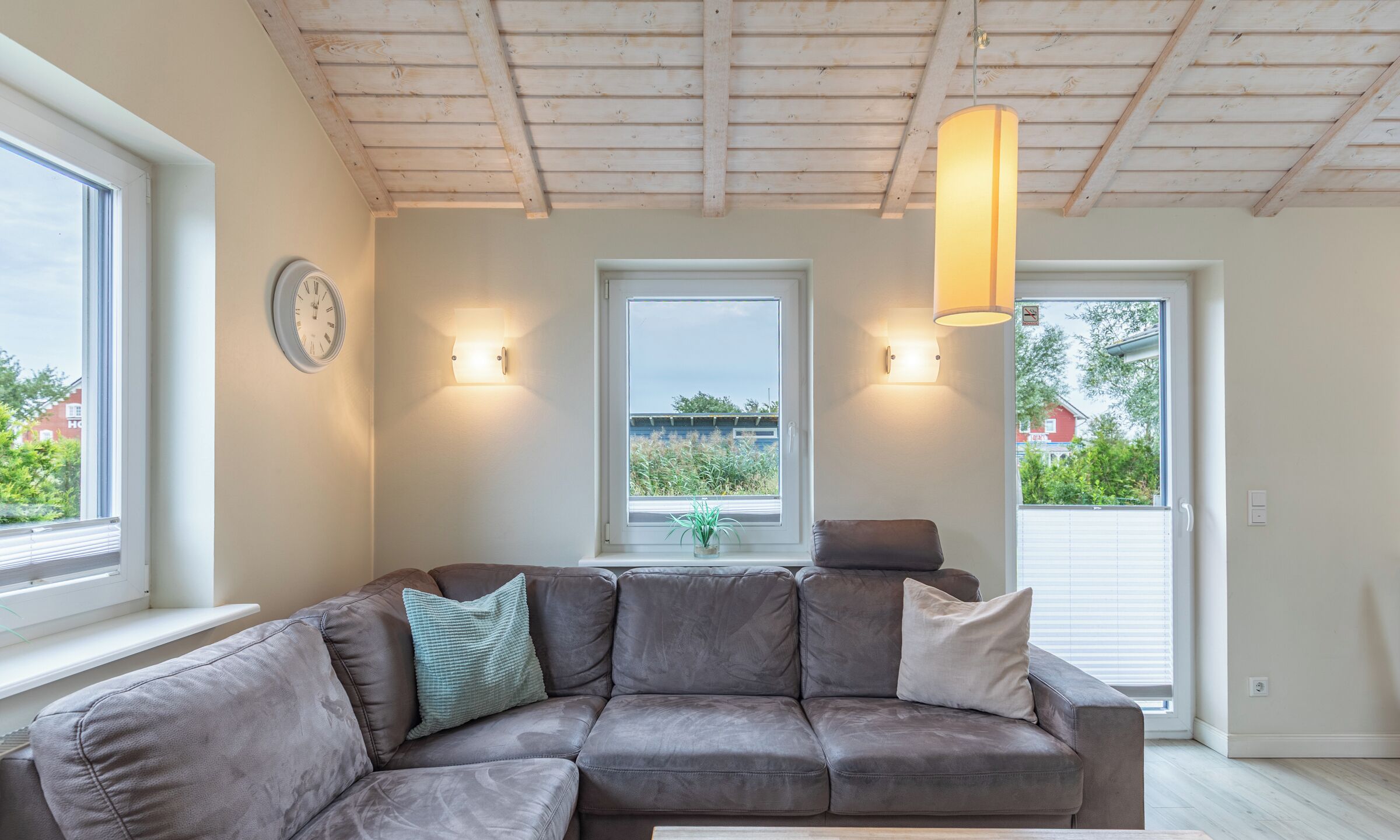 Fernseher, Kamin, Stereoanlage