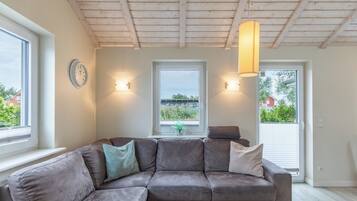 Fernseher, Kamin, Stereoanlage