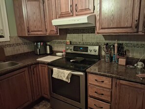 Private kitchen - Comfortable 3 level townhouse (Halifax)