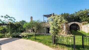 Enceinte de lâhĂ©bergement