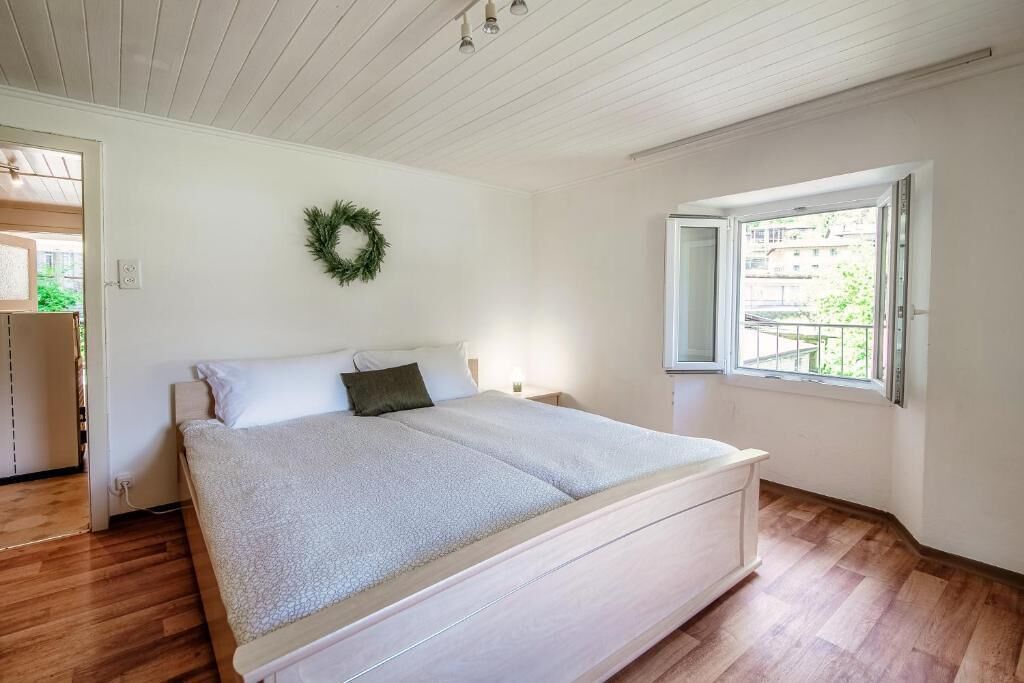 Comfort Apartment, Mountain View | Iron/ironing board, free WiFi