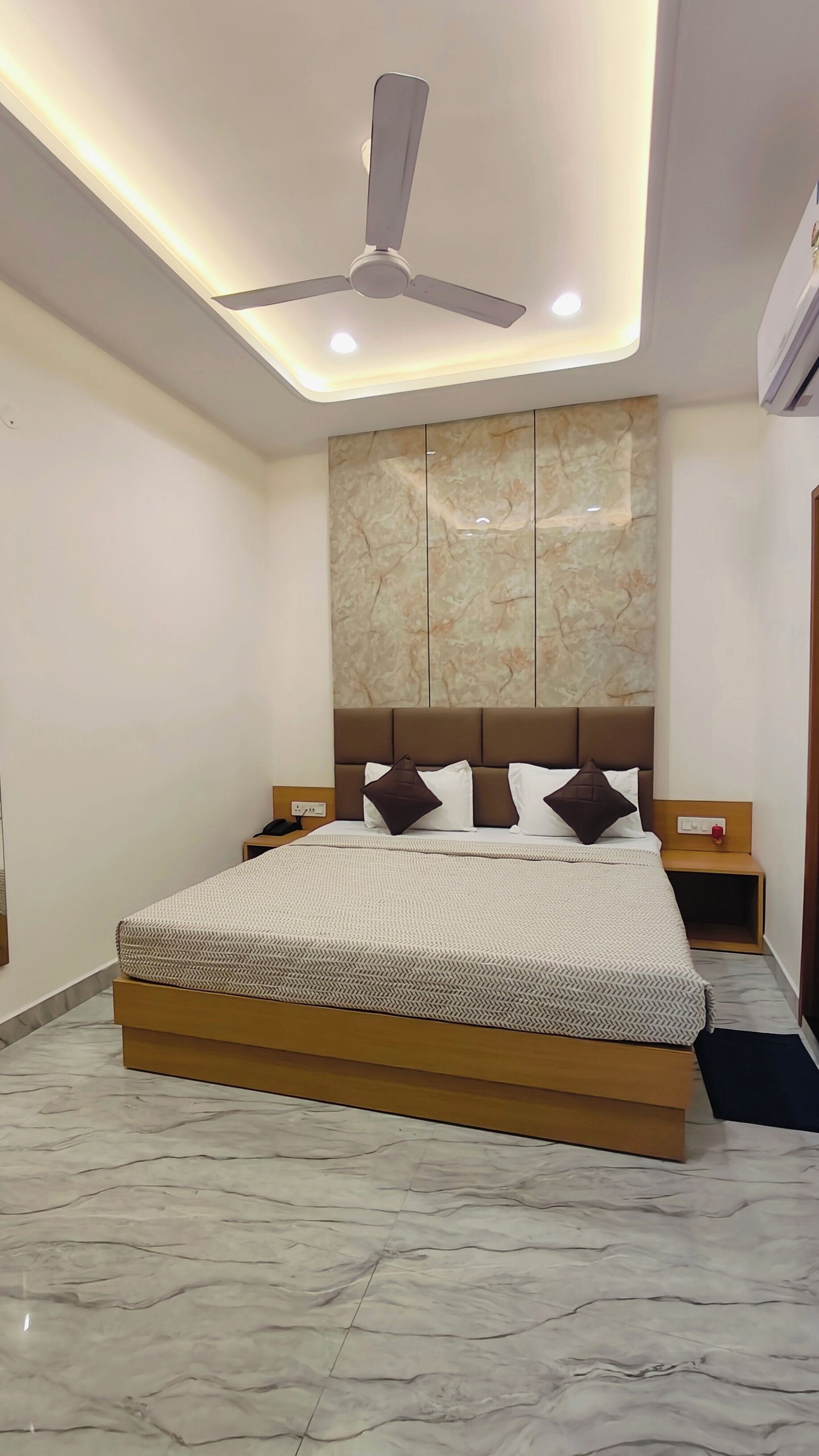 Deluxe Double Room | In-room safe, desk, iron/ironing board, free WiFi
