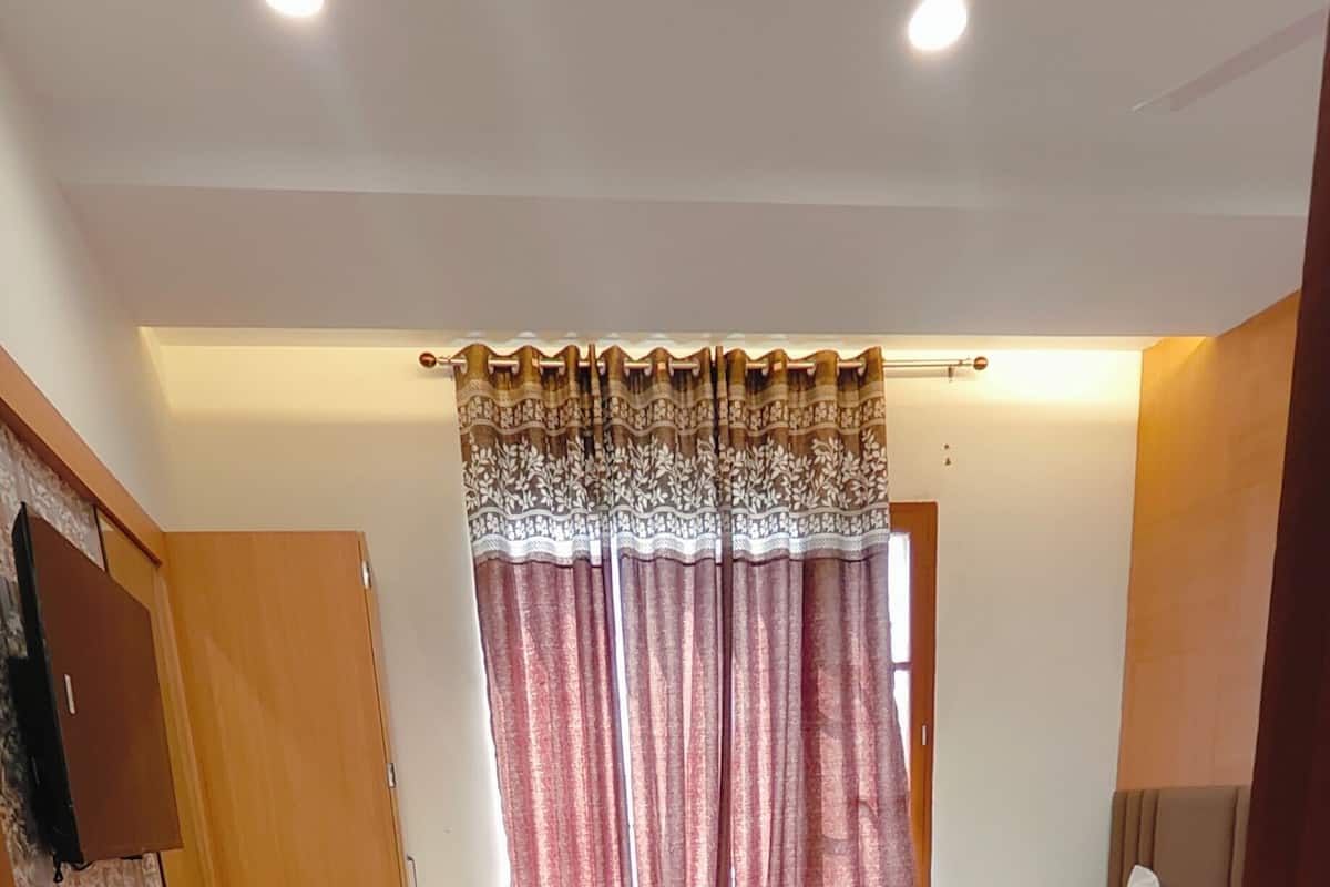Classic Triple Room, City View | In-room safe, desk, iron/ironing board, free WiFi